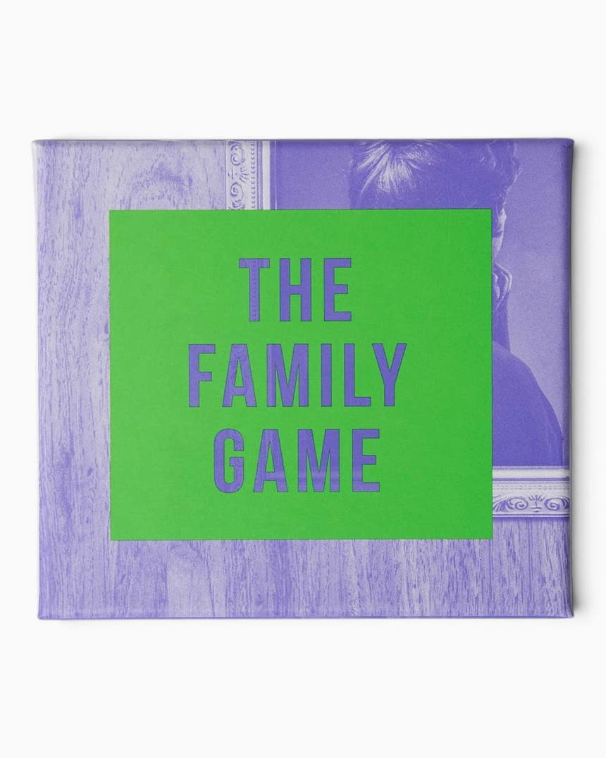 vitruta The Family Game kutu oyunu, mor ahşap desenli kutu üzerinde yeşil etiketli sohbet başlatıcı kart oyunu