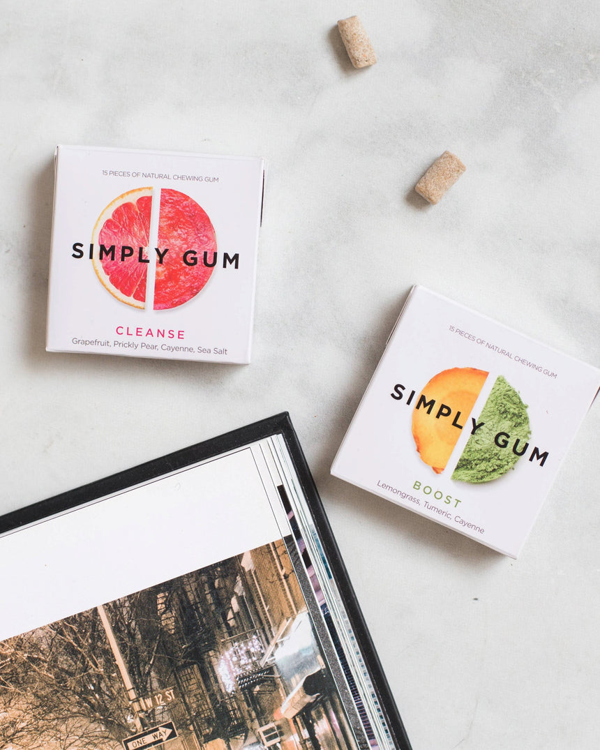 vitruta Simply Gum Cleanse ve Boost doğal sakız paketleri, greyfurt ve zerdeçal aromalı, plastik içermeyen vegan ürünler.