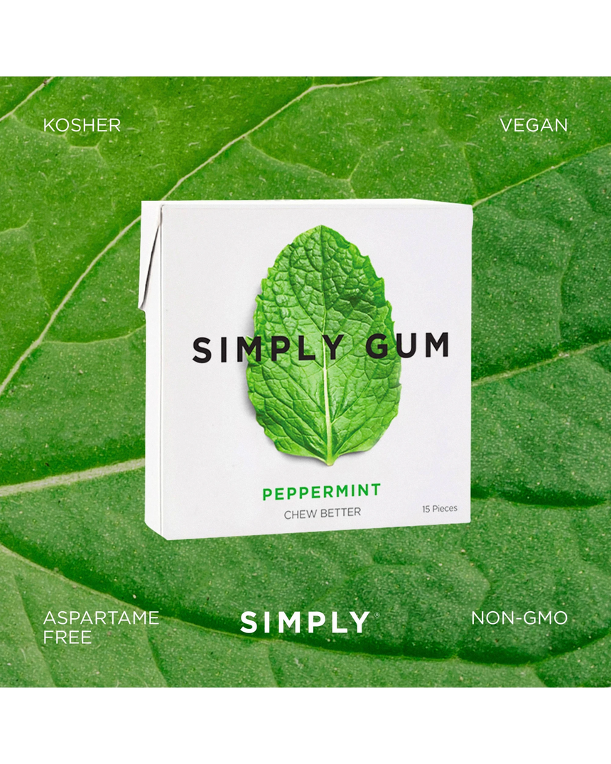 vitruta Simply Gum nane aromalı bitkisel sakız paketi, doğal nane yaprağı arka plan üzerinde
