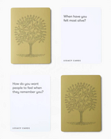 vitruta Legacy Cards seti, üzerinde ağaç illüstrasyonu olan altın rengi kartlar ve yaşam üzerine sorular içerir.
