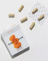 Vitruta Simply Gum balkabağı baharatlı vegan sakız paketi ve dışarı çıkarılmış sakız parçaları
