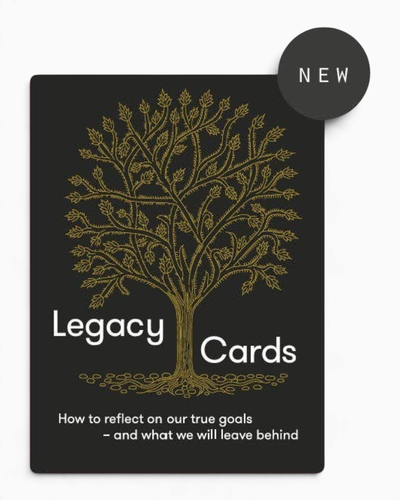 Vitruta Legacy Cards, üzerinde altın rengi ağaç illüstrasyonu bulunan siyah kişisel gelişim ve yansıtma kartları.