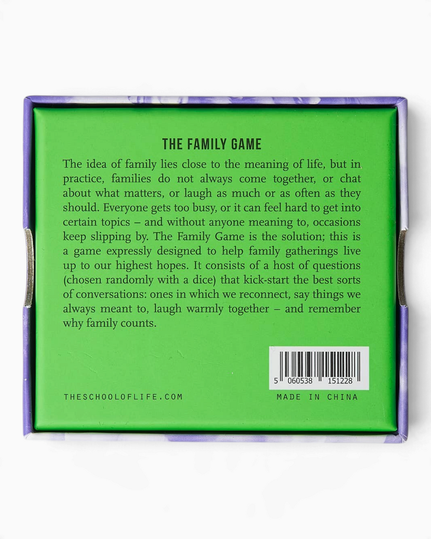 vitruta The Family Game kutusunun arka yüzü, üzerinde oyunun amacı ve içeriği hakkında açıklayıcı metin yer alıyor.