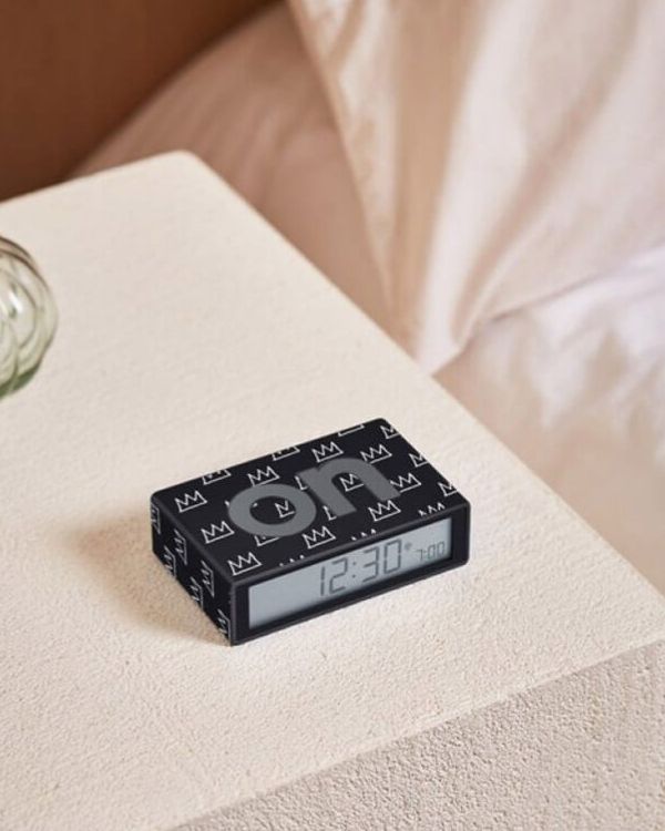 İşte Lexon x Jean-Michel Basquiat Crown Flip+ Alarm Clock