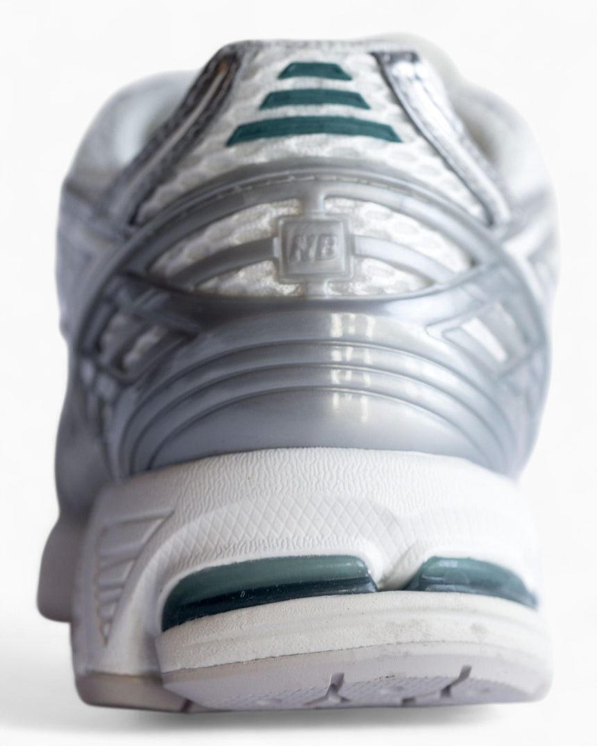 1906R Sneakers