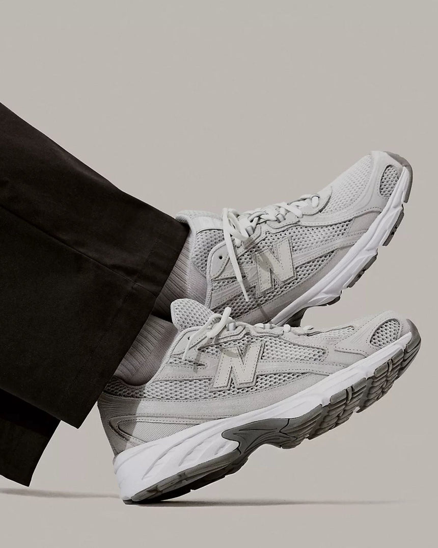740 Women's Sneakers