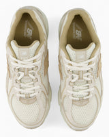 740 Women's Sneakers