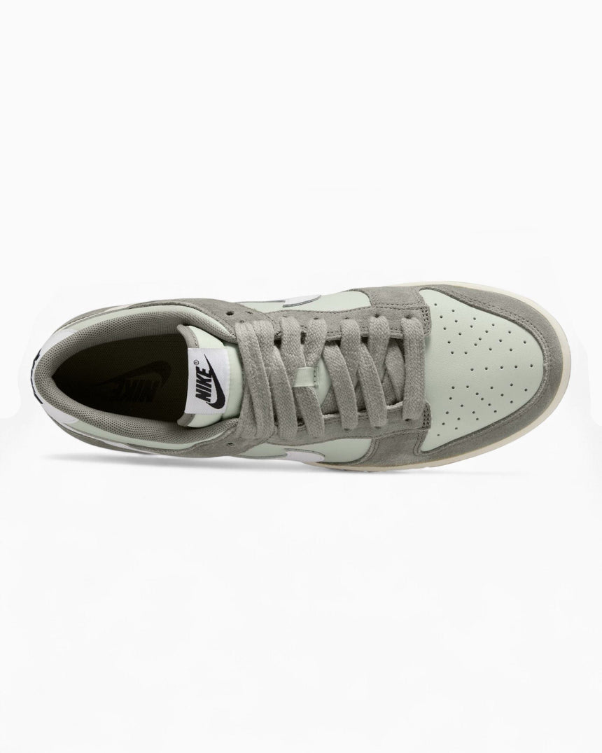 Nike Dunk Low Retro SE Sneaker