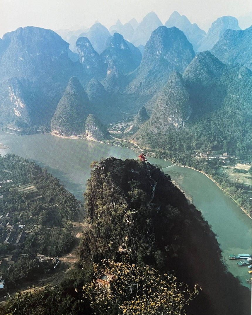 Pestil Books for vitruta Photographic Works of Guilin Landscape bu Zhang Li Ping