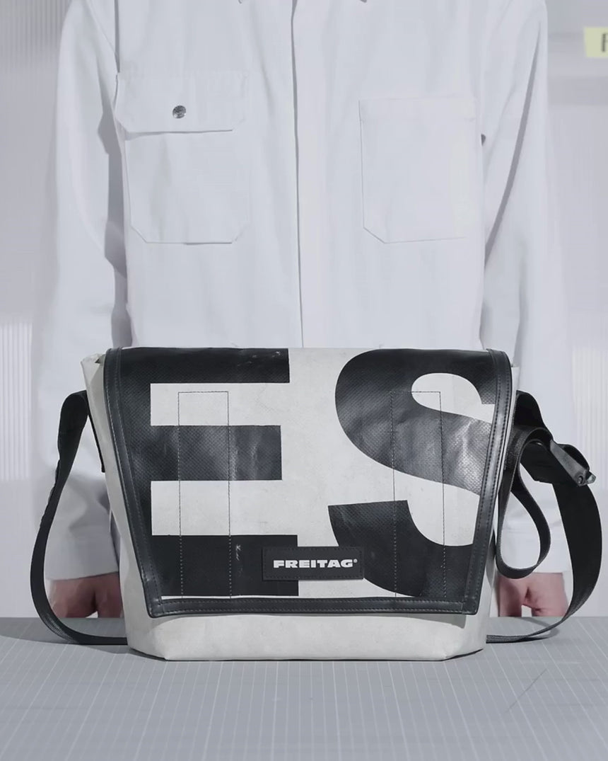 F14 Dexter Messenger Bag